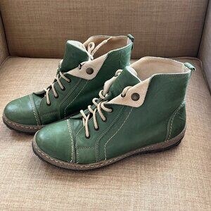 V Italia Green Kiki Leather Ankle Boots Eur Size 40 US Size 9 - 9.5 Cream Lining